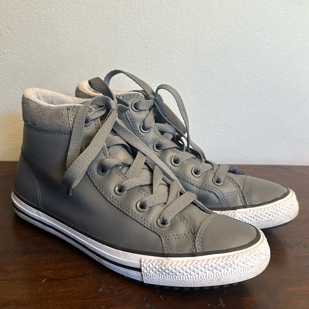 Converse Chuck Taylor All Star grey leather Hi Tops
Woman’s 7 men’s 5
